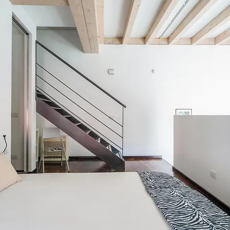 Apartamento Red Lofty Milano- Loft Moderno Comodo Per Ippodromo, San Siro, Fiere E Politecnico, Parking Milão