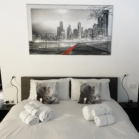 Apartment Red Lofty Milano- Loft Moderno Comodo Per Ippodromo, San Siro, Fiere E Politecnico, Parking Milan