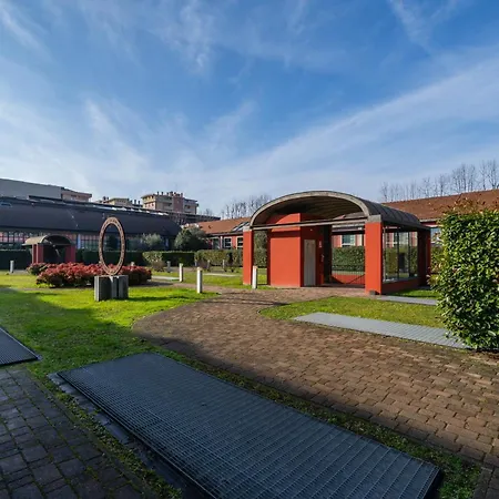 Appartamento Red Lofty - Parcheggio Privato - 2 Fermate Da Rho Fiera, Mico E Bovisa *